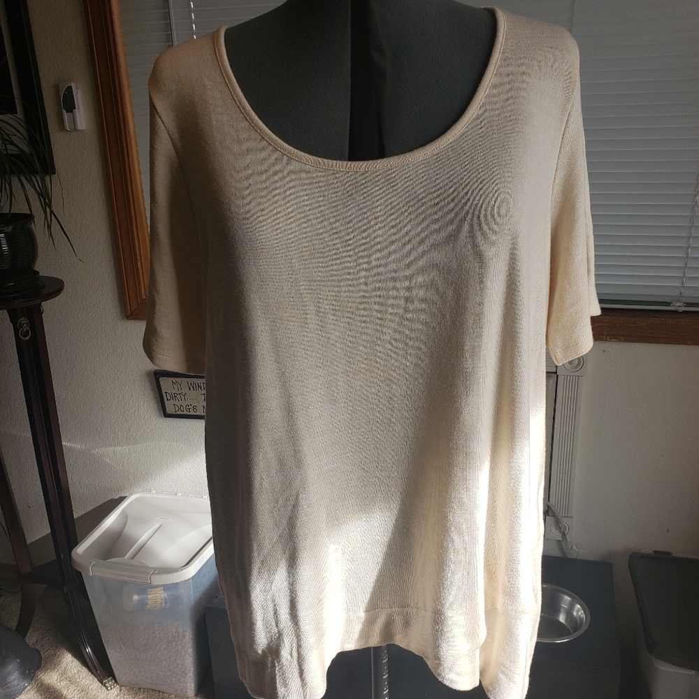 Light peach heathered short sleeve sweater